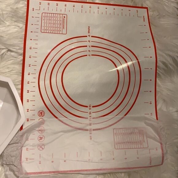 Silicone breakable heart mold set includes cookie sheet - Picture 2 of 7